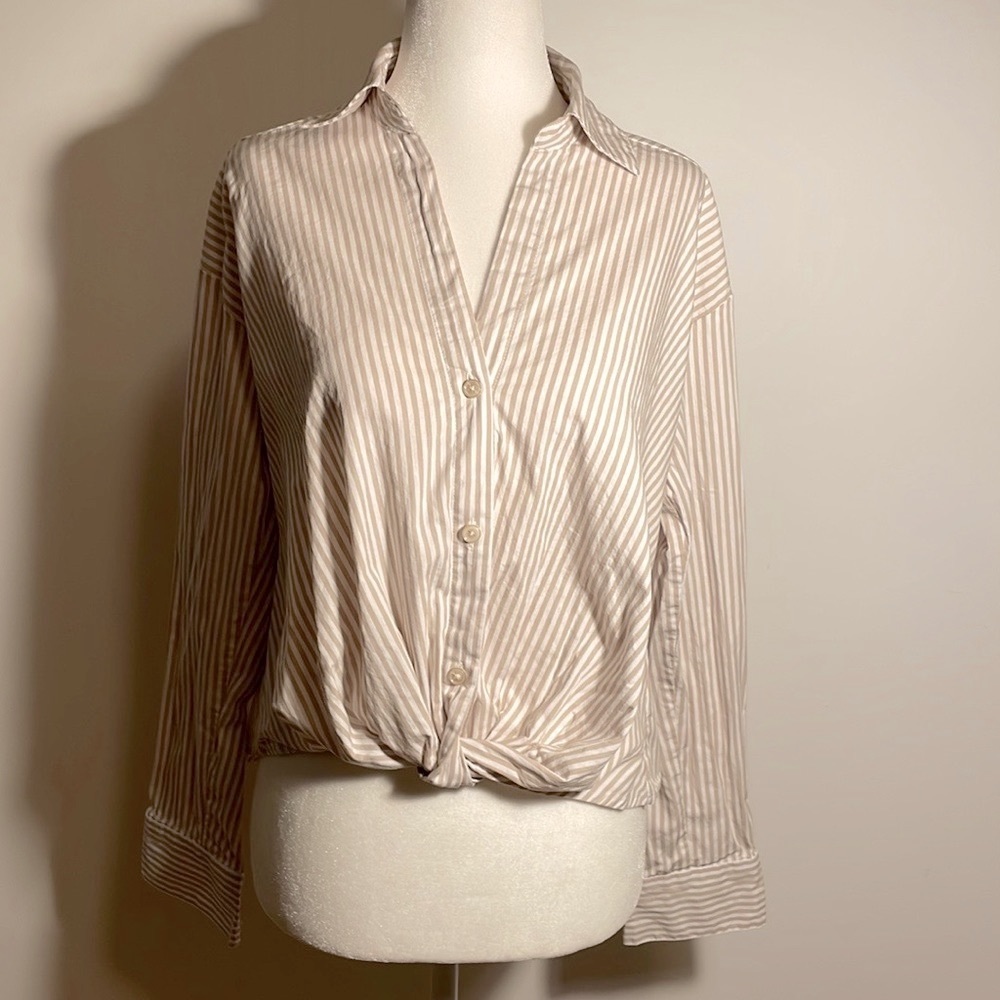 EVEREVE Woman’s Striped Tailored Shirt Beige/White w/front folds Unique